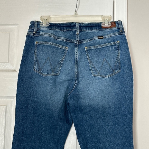 Women's Wrangler Dark Wash High Rise Bold Boot Jeans Size 14 Length 34 - Picture 4 of 10